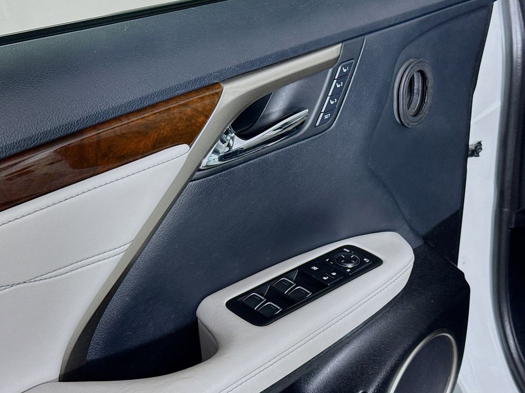 Thumbnail: 2018 Lexus RX - 18