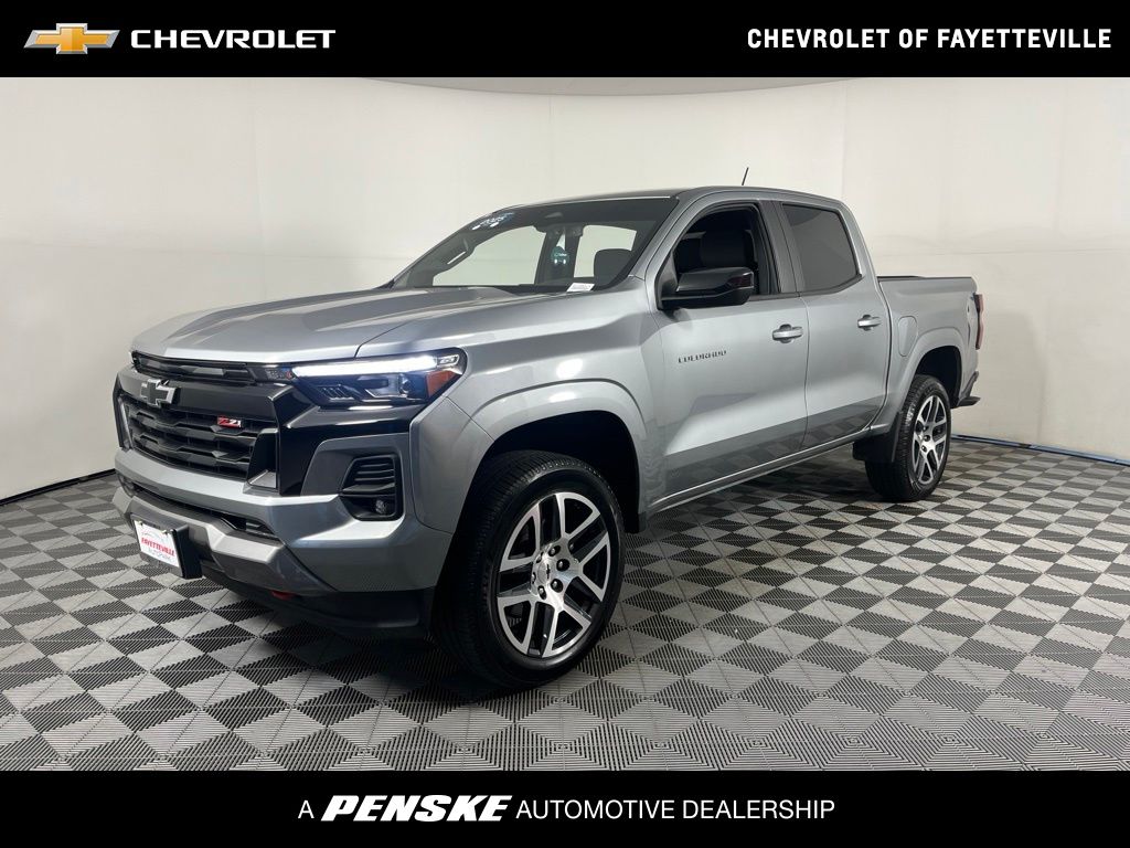 Sterling Gray Metallic 2023 Chevrolet Colorado Pickup Truck Four-Wheel Drive 8-Speed Automatic