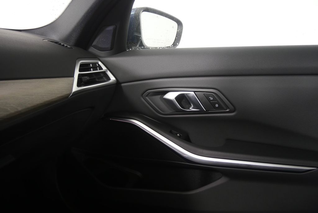 Thumbnail: 2025 BMW 3 Series - 26