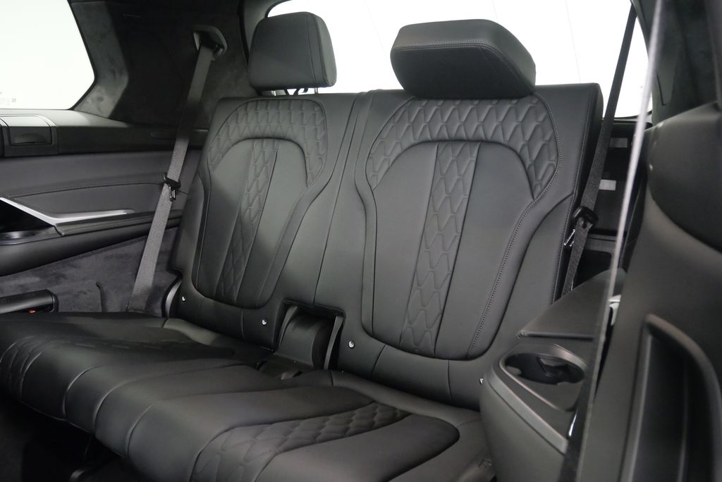 2026 BMW X7 Alpina XB7 19