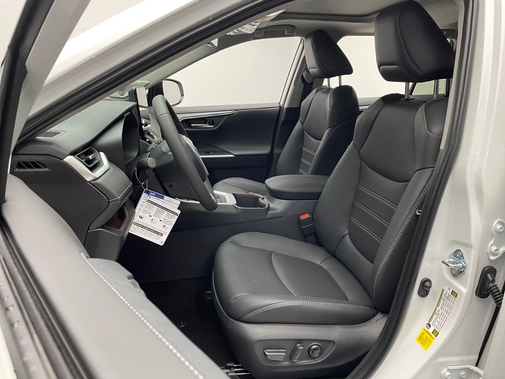 Thumbnail: 2025 Toyota RAV4 - 13