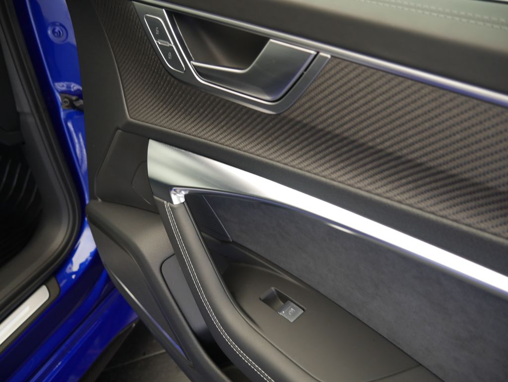 Thumbnail: 2023 Audi RS 6 - 24