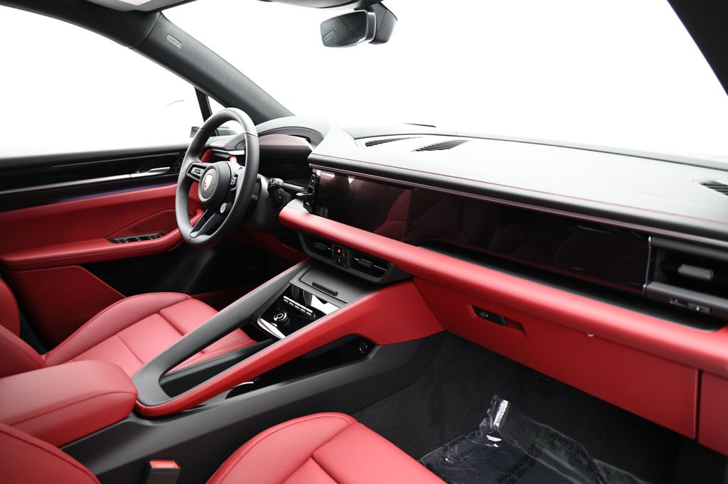 Thumbnail: 2025 Porsche Macan - 24