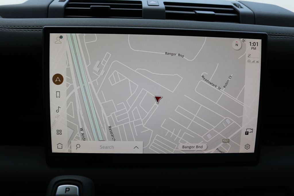 Used 2025  Land Rover X-Dynamic SE image 25
