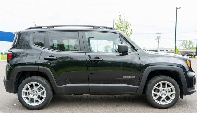 View vehicle photo 5