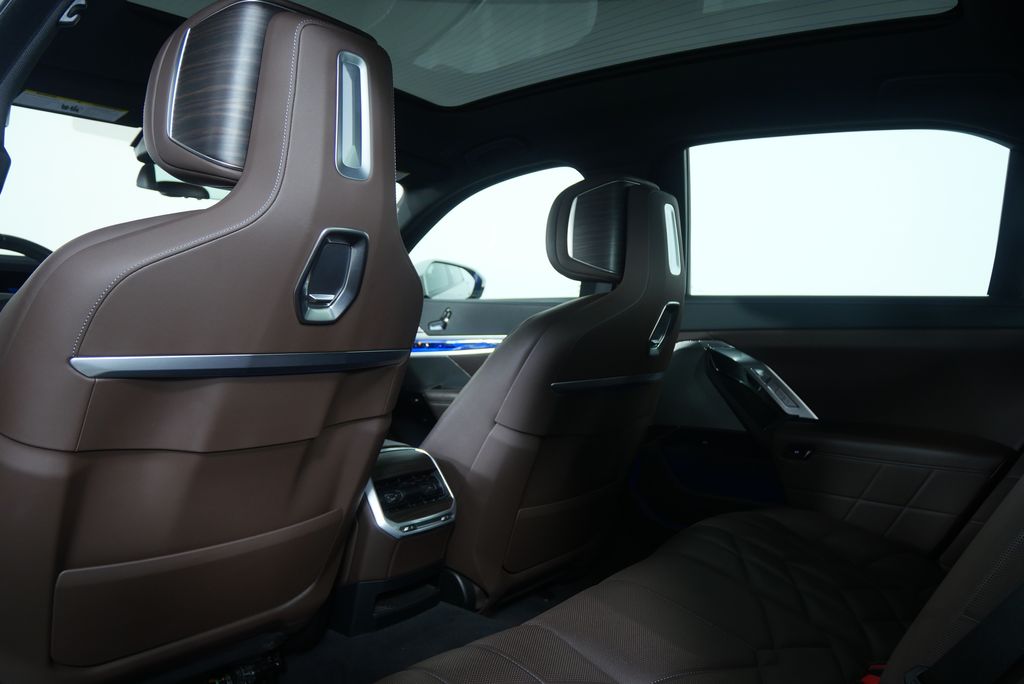 Thumbnail: 2023 BMW 7 Series - 18