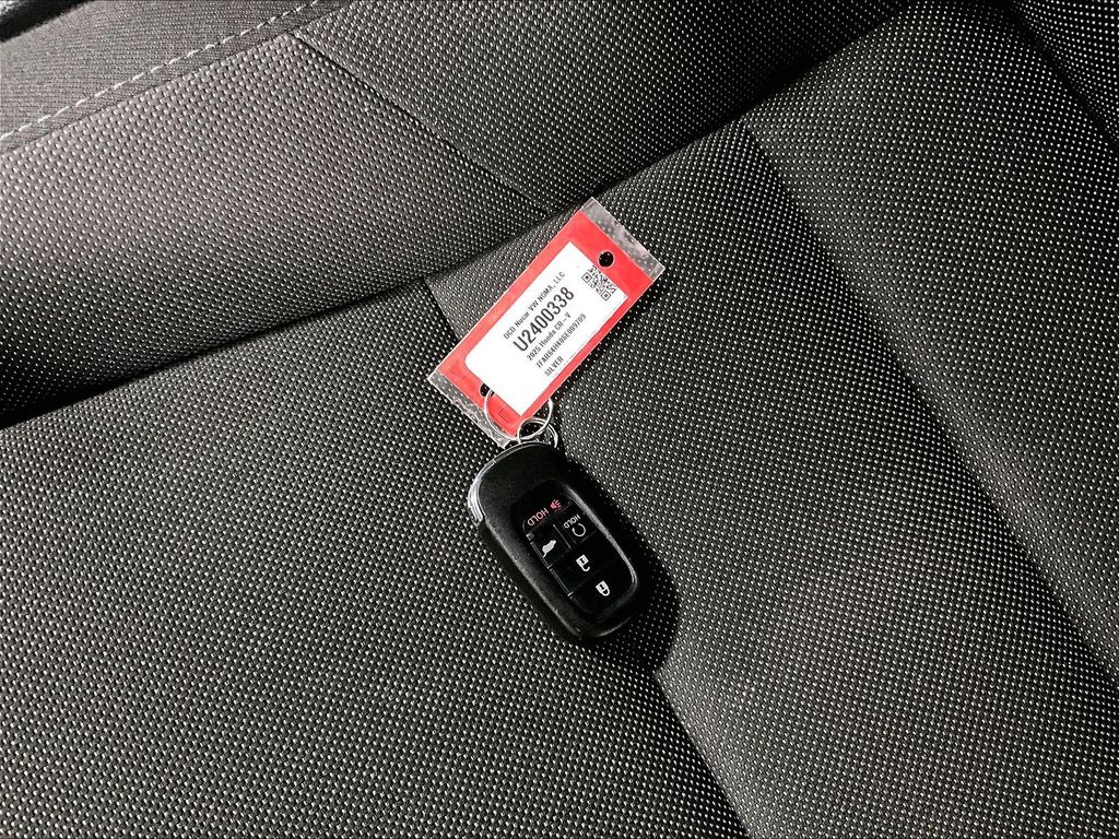 2025 Honda CR-V — photo 30