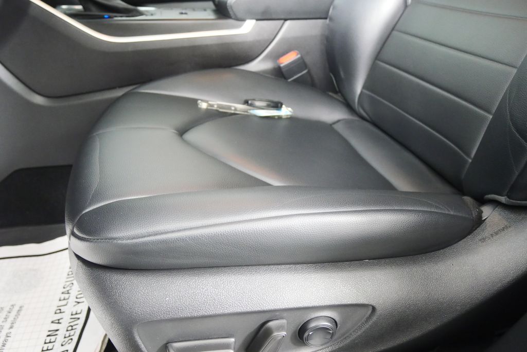 Thumbnail: 2022 Toyota Highlander - 10