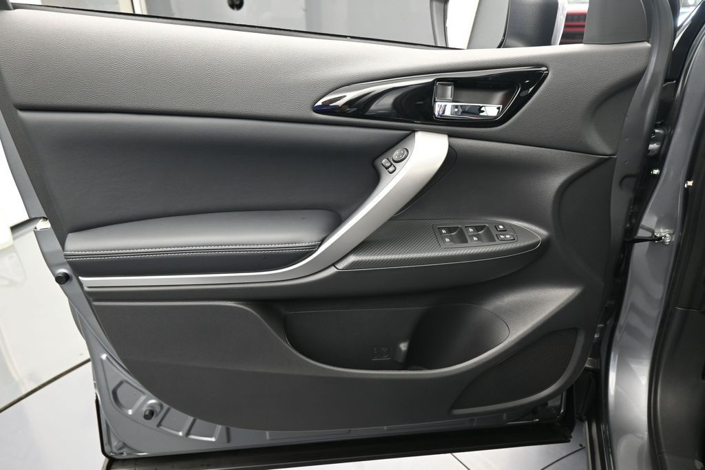 New 2026 Gray Mitsubishi SEL image 15