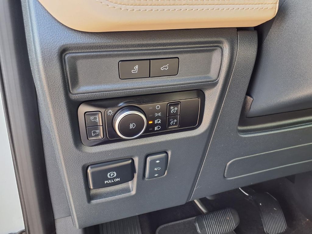 2023 Ford Expedition Platinum White at Texan Dodge Chrysler Jeep Ram