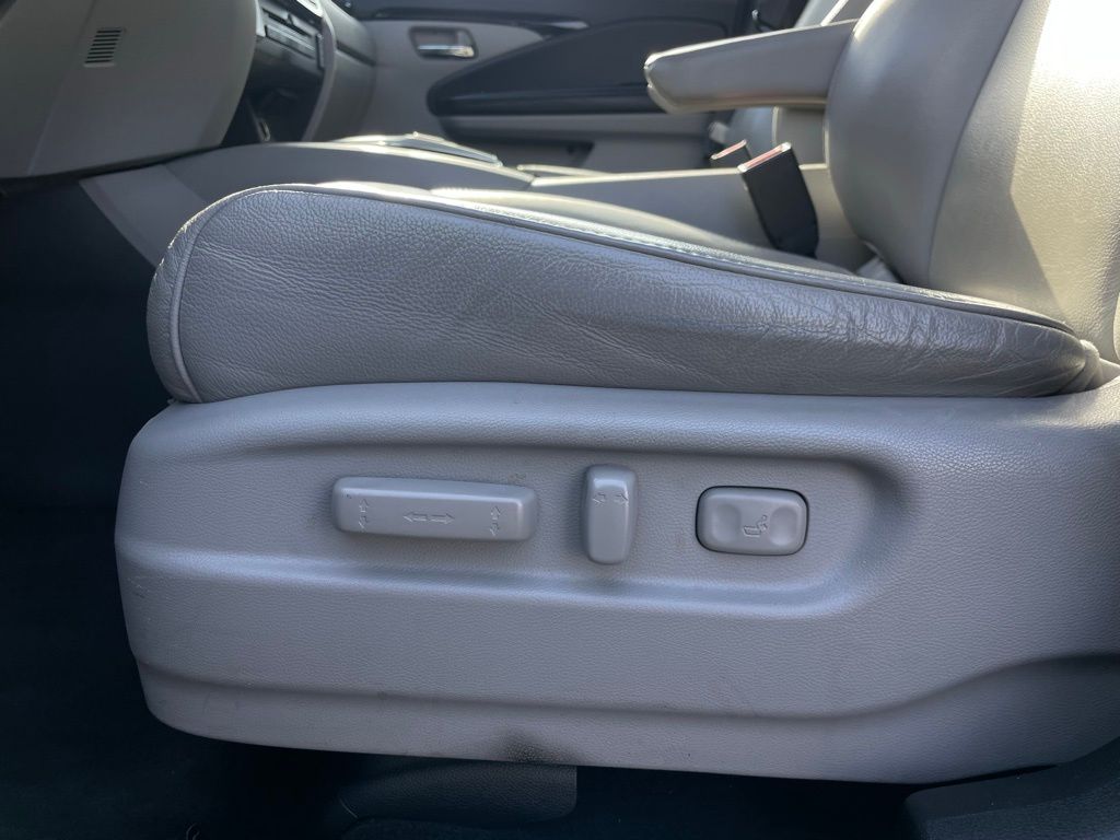 Thumbnail: 2016 Honda Pilot - 26