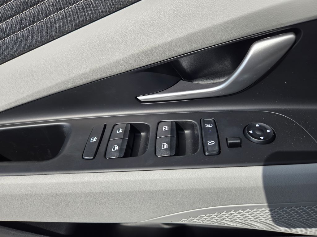 2025 Hyundai Elantra Limited Edition 21