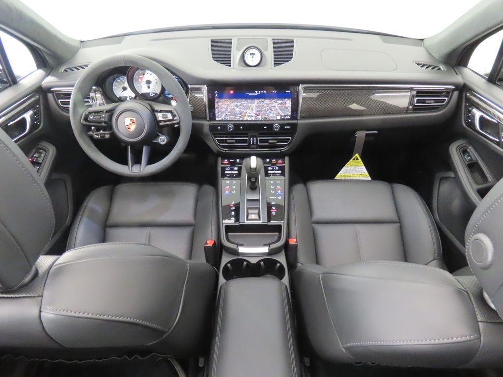 Thumbnail: 2026 Porsche Macan - 17