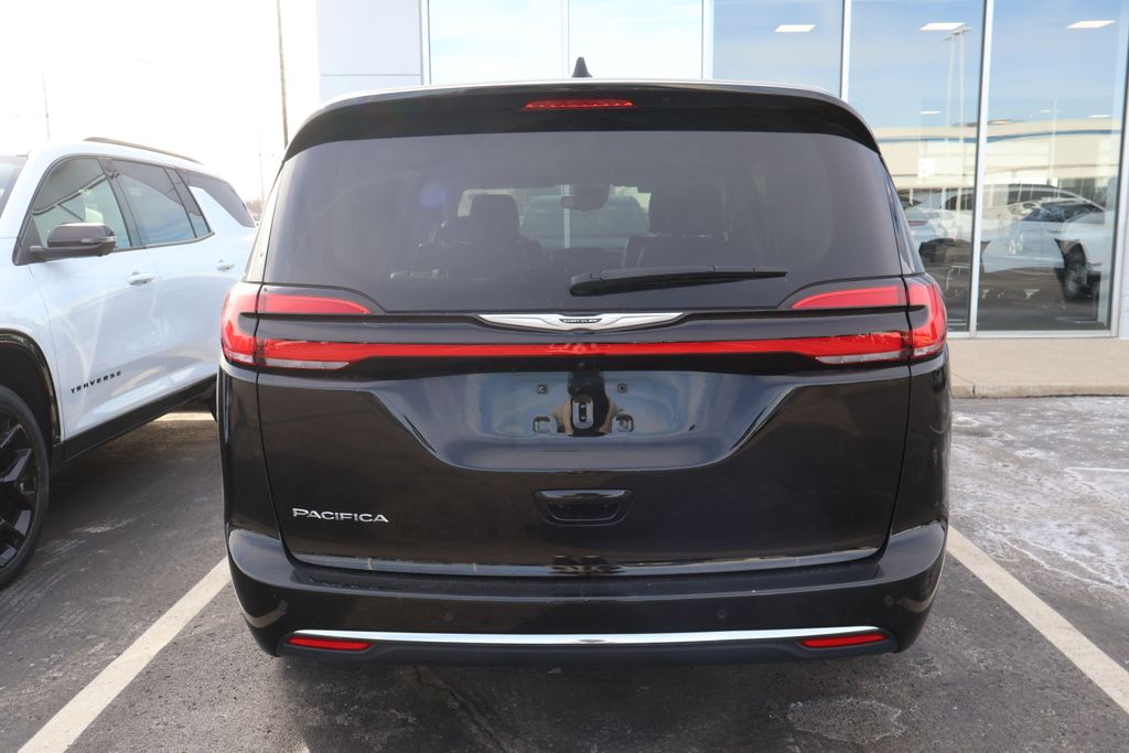 Thumbnail: 2024 Chrysler Pacifica - 10