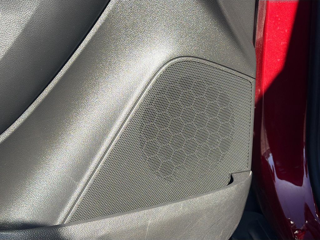 Used 2022 Red Buick Preferred image 19