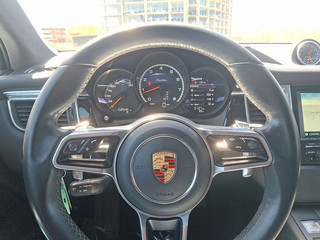 2015 Porsche Macan Turbo 24