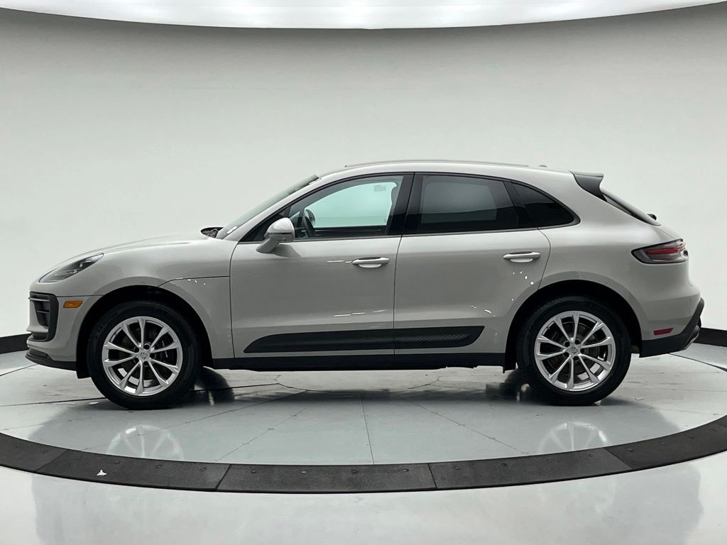 Thumbnail: 2026 Porsche Macan - 2
