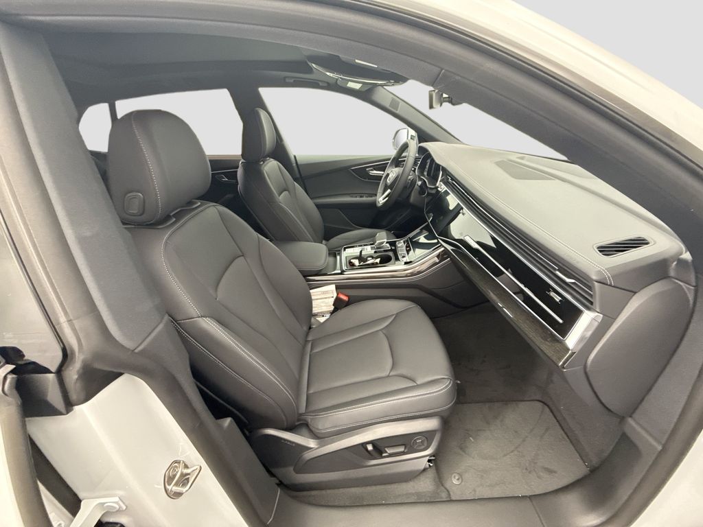 Thumbnail: 2026 Audi Q8 - 19