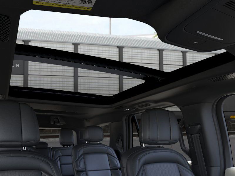 Thumbnail: 2025 Lincoln Navigator - 22