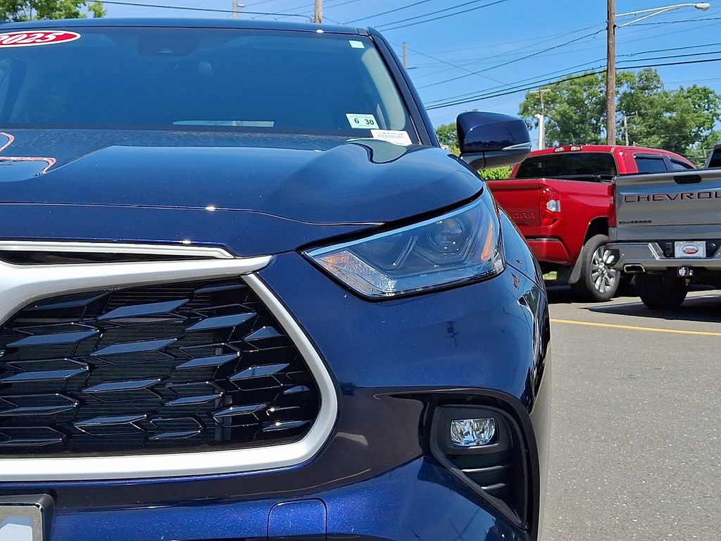 Thumbnail: 2025 Toyota Highlander - 10
