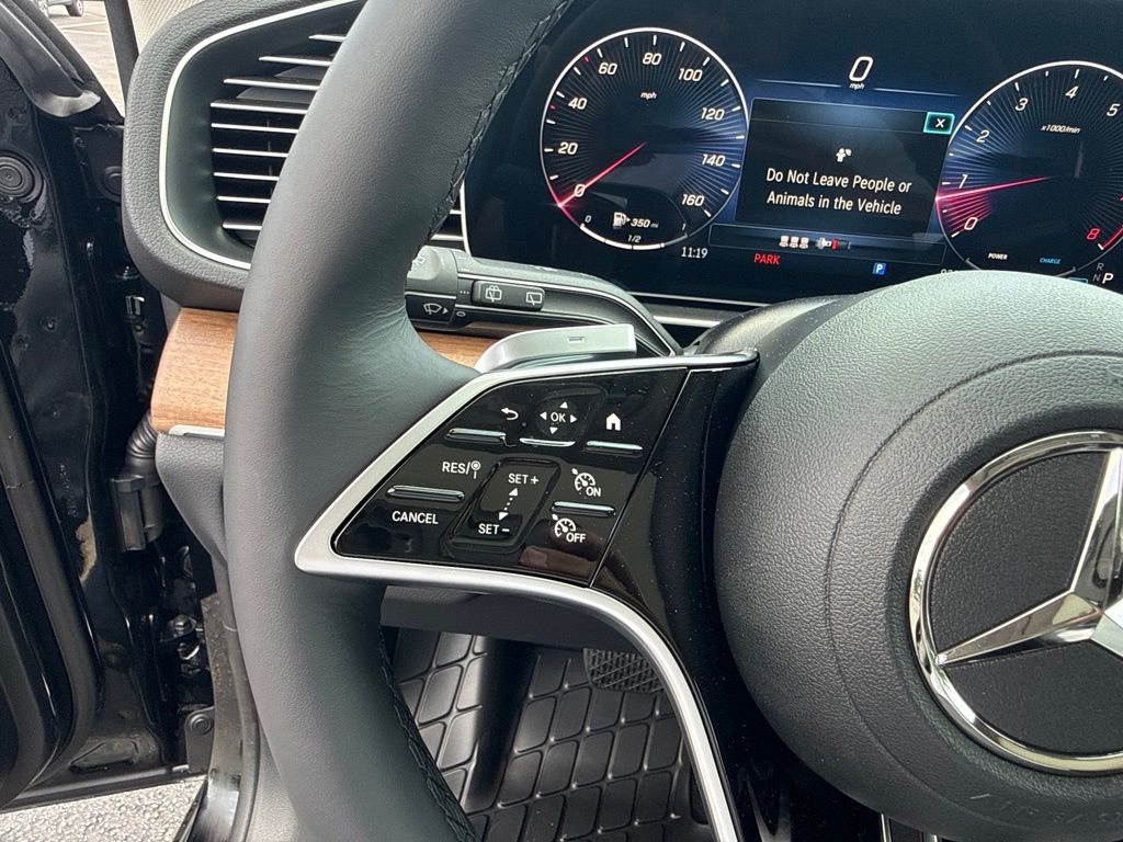 Thumbnail: 2026 Mercedes-Benz GLE - 26