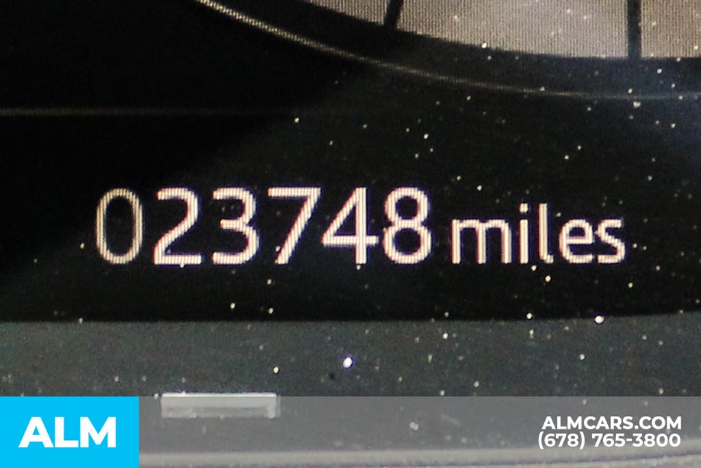 Used 2023 Black Land Rover SE image 34