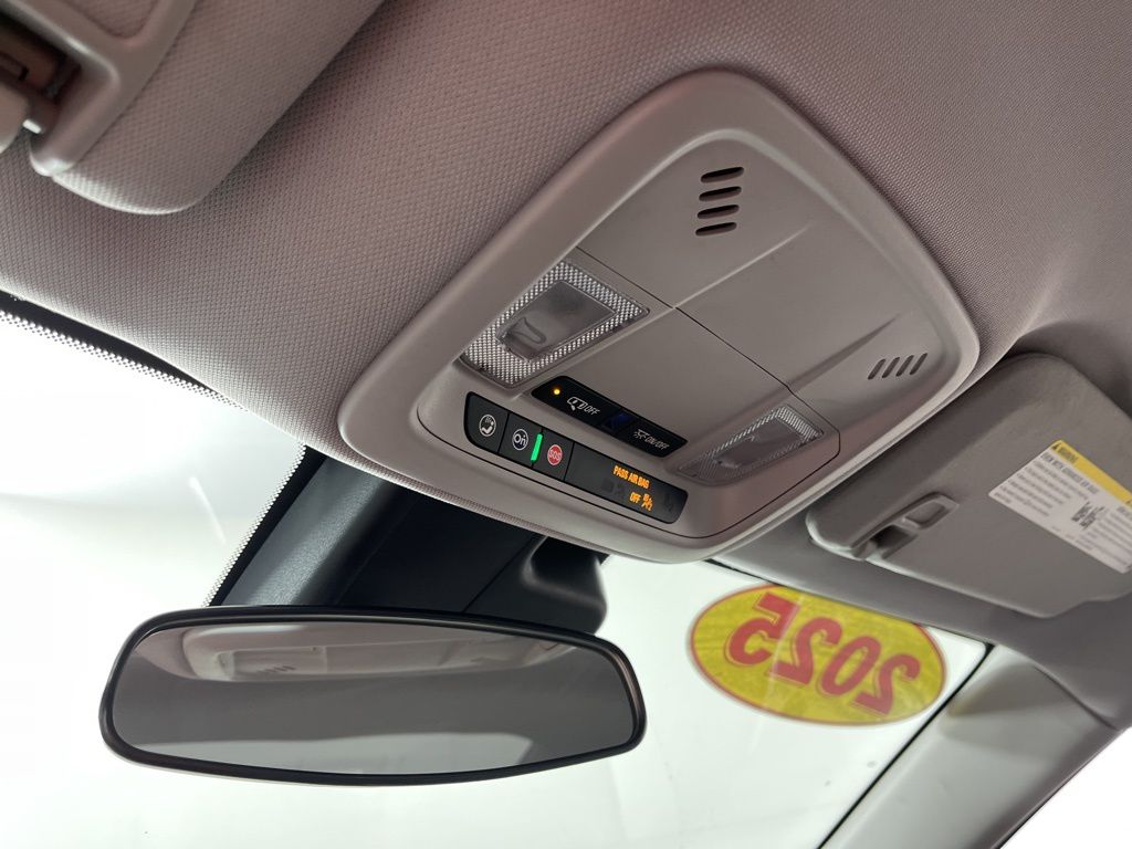 Thumbnail: 2025 Chevrolet Malibu - 24