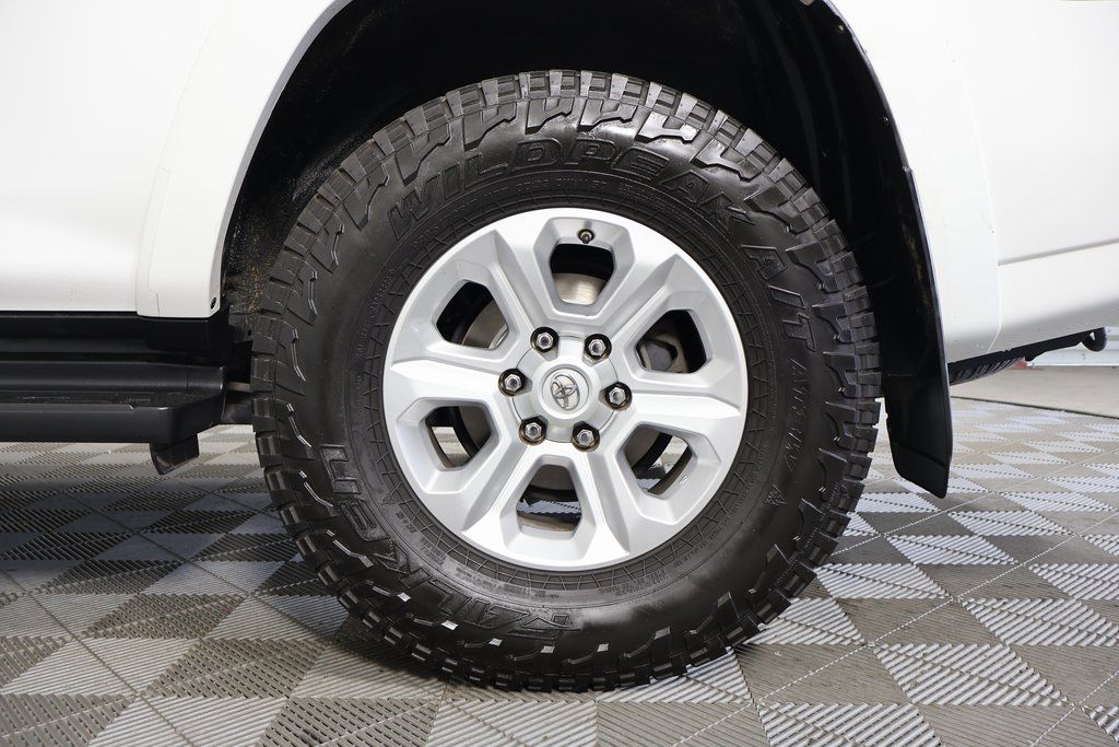 Thumbnail: 2015 Toyota 4Runner - 16