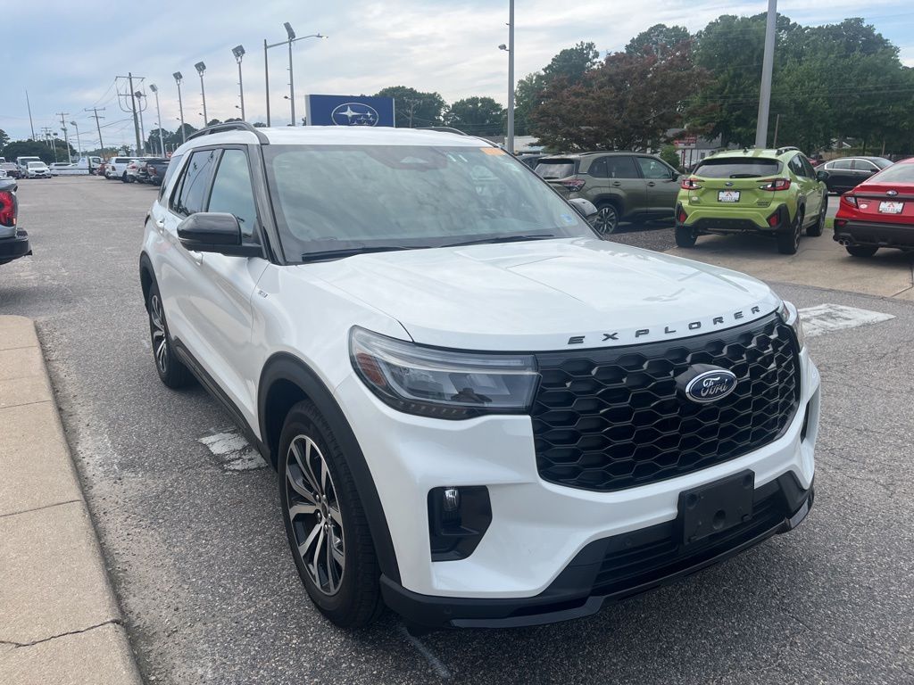 2025 Ford Explorer ST-LINE RWD (PL535)'s photo