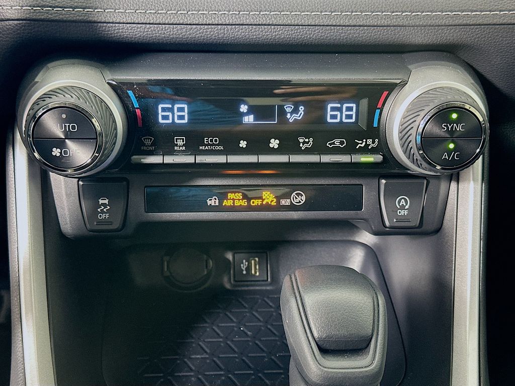 Thumbnail: 2025 Toyota RAV4 - 15