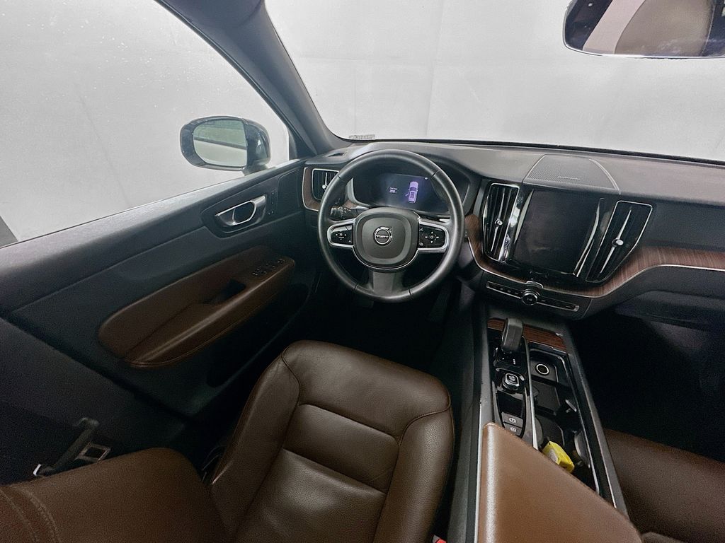 Used 2023 Silver Volvo B5 Plus Dark Theme image 9