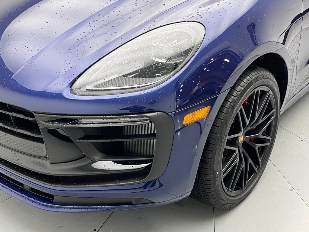 Thumbnail: 2026 Porsche Macan - 32