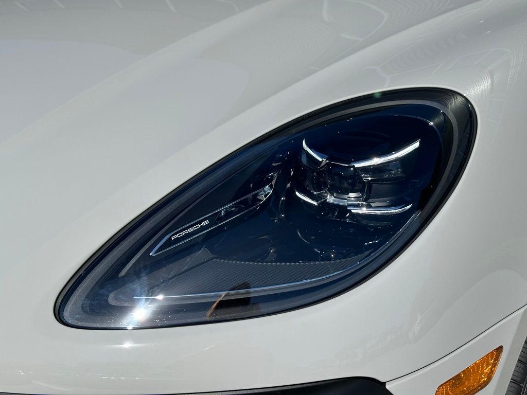 Thumbnail: 2026 Porsche Macan - 13