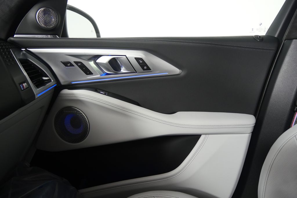 Thumbnail: 2026 BMW XM - 26