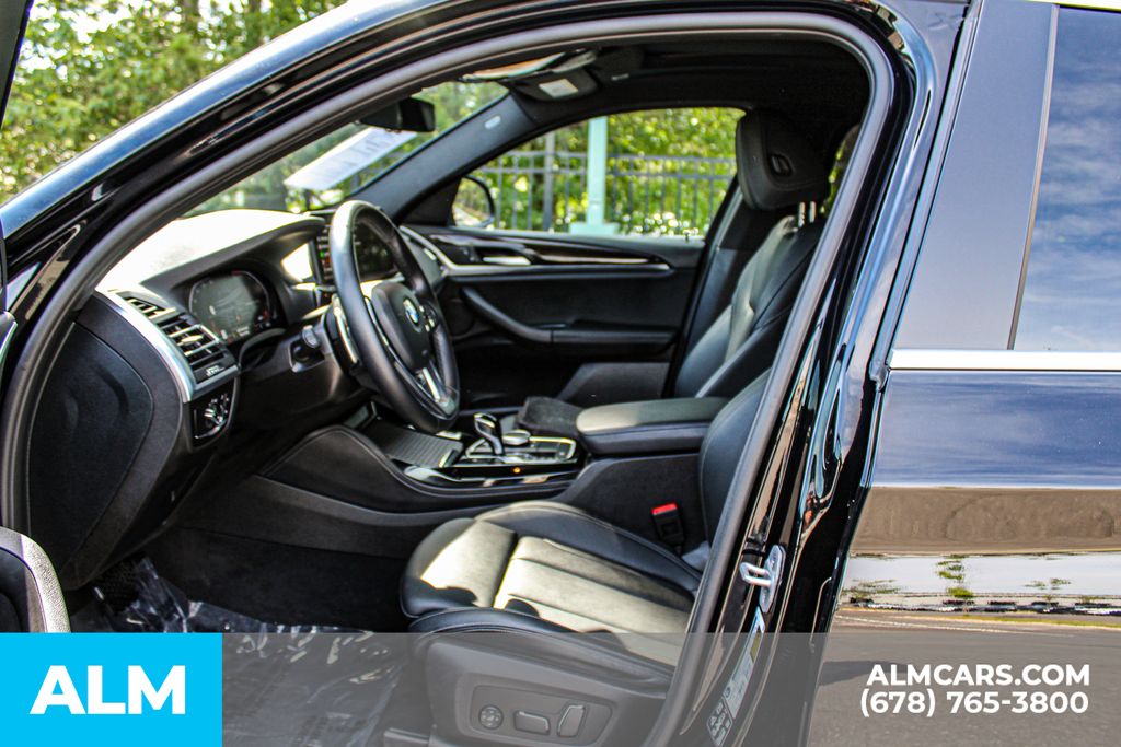 Used 2025 Black BMW xDrive30i image 17