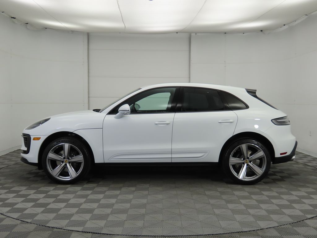 Thumbnail: 2025 Porsche Macan - 2