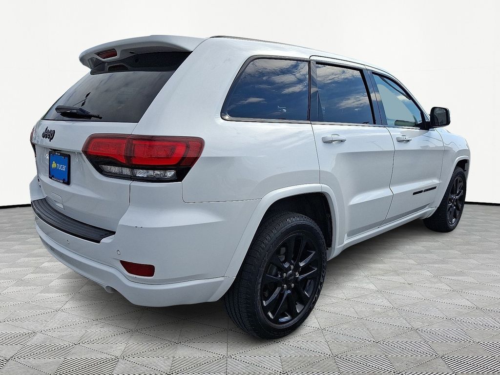 2017 Jeep Grand Cherokee — photo 7