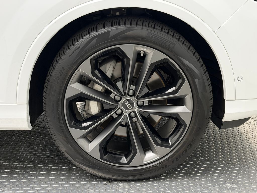 Thumbnail: 2026 Audi Q7 - 9