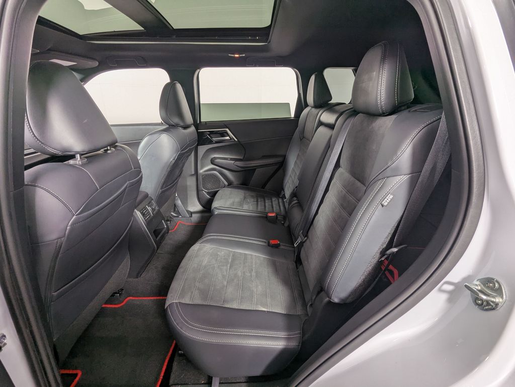 2024 White Mitsubishi Outlander SE Ralliart 4X4 SUV