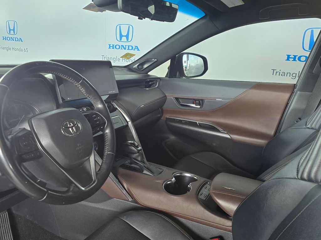 Thumbnail: 2021 Toyota Venza - 7