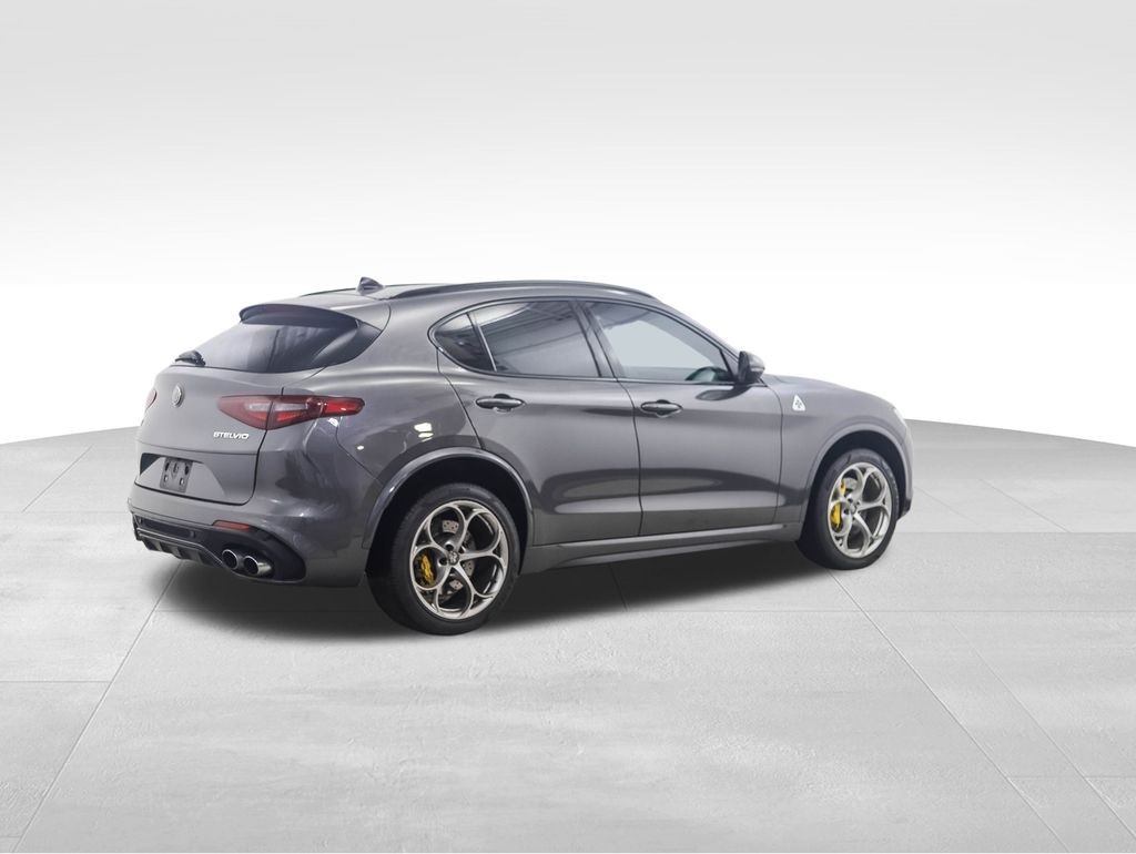 Thumbnail: 2021 Alfa Romeo Stelvio - 5