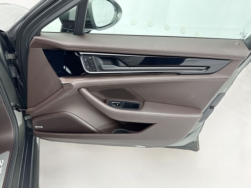 Thumbnail: 2025 Porsche Panamera - 24