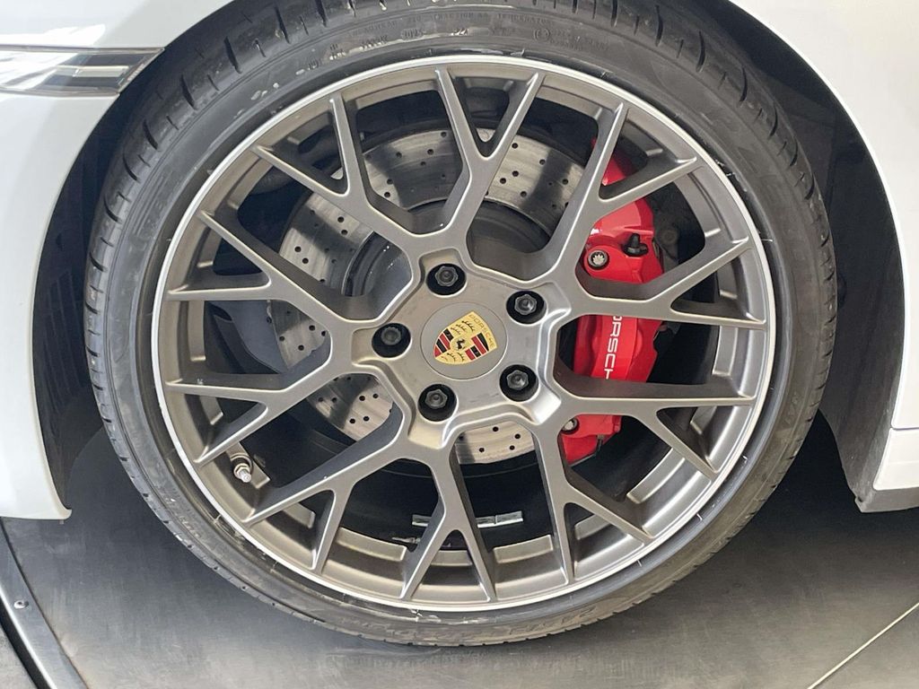 2020 Porsche 911 - 10