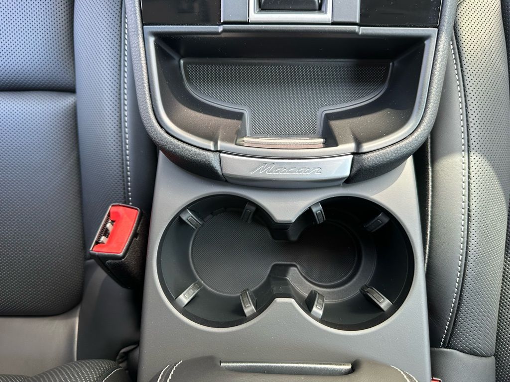 Thumbnail: 2026 Porsche Macan - 27