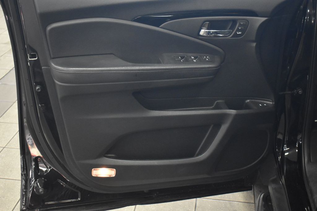 Thumbnail: 2019 Honda Pilot - 13