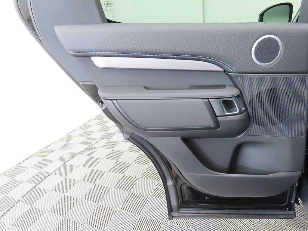 Thumbnail: 2026 Land Rover Discovery - 26