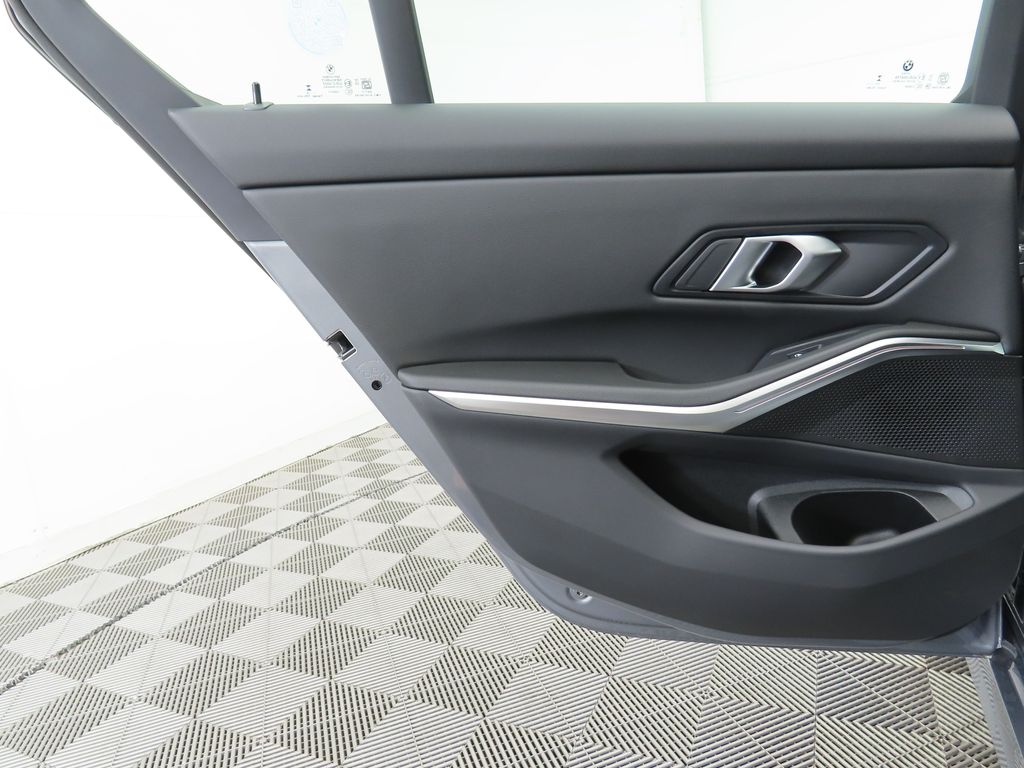 Thumbnail: 2025 BMW 3 Series - 26