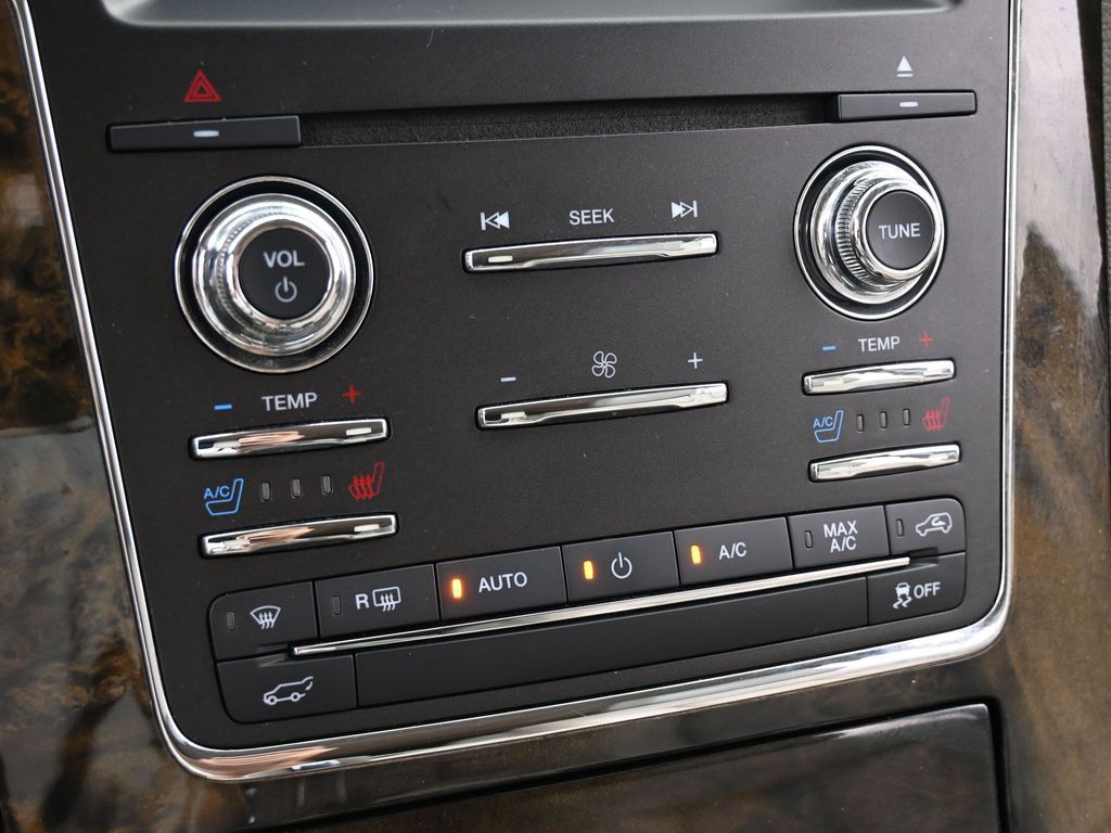 Used 2016 Midnight Lincoln Select image 27