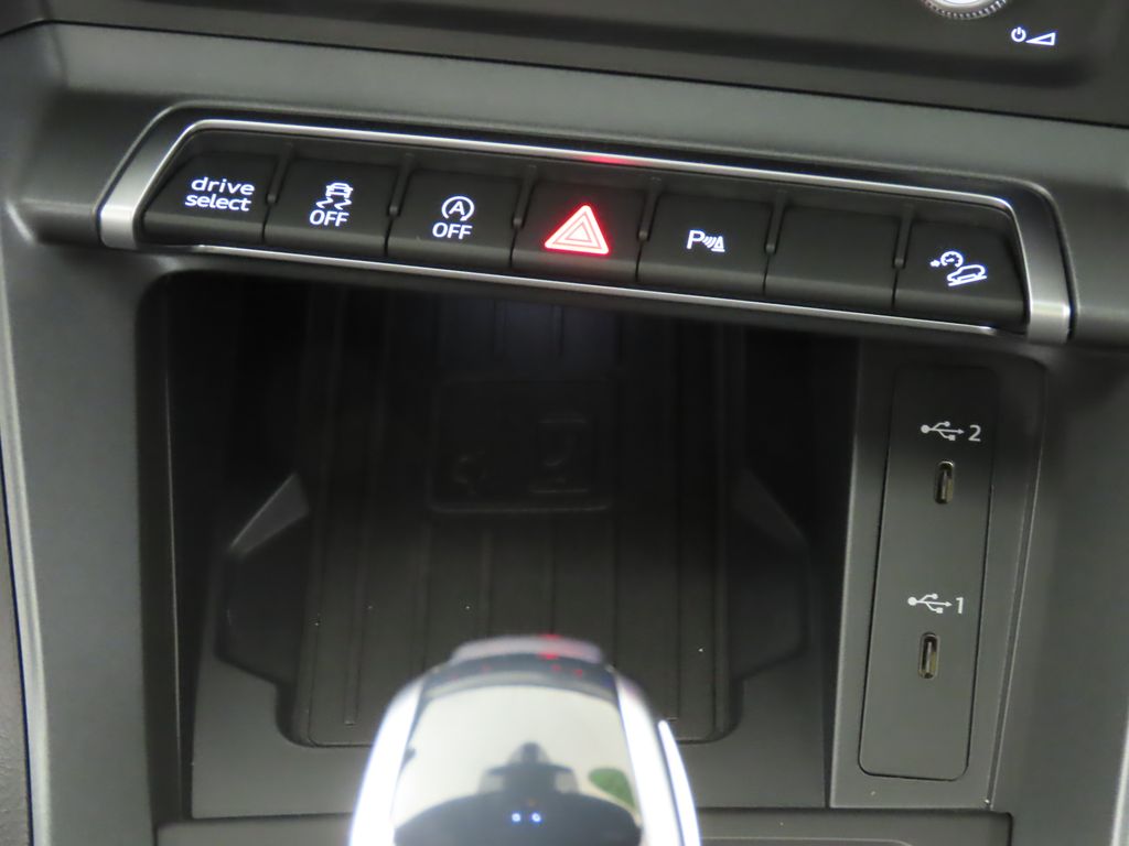 Thumbnail: 2025 Audi Q3 - 23