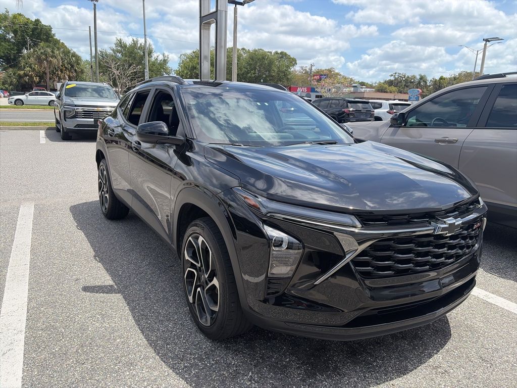Black Metallic 2025 Chevrolet Trax RS with 2RS FWD SUV / Crossover Front-Wheel Drive 6-Speed Automatic